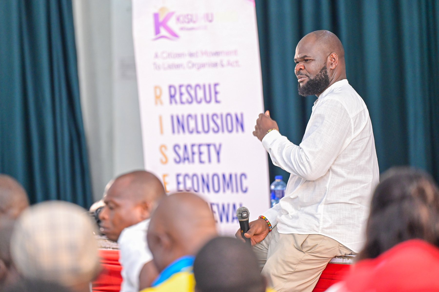 The moderator walking through the audience during the town hall